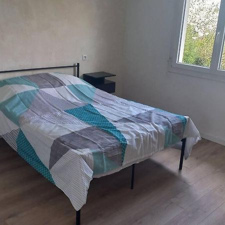 Maison Spacieuse Avec Un Terrain Casseneuil エクステリア 写真