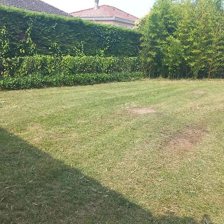 Maison Spacieuse Avec Un Terrain Casseneuil エクステリア 写真