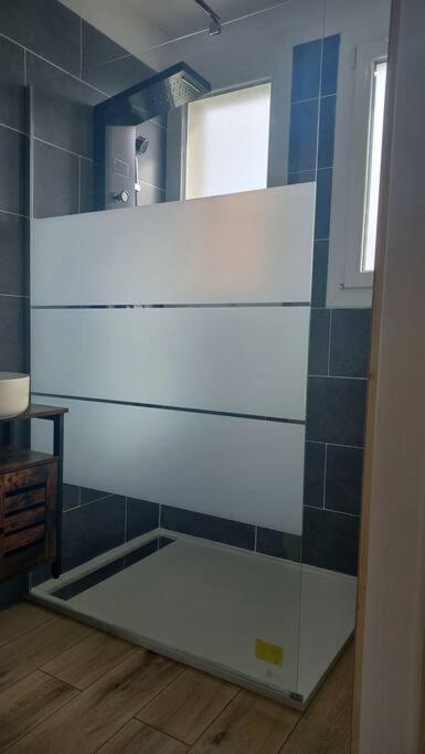 Maison Spacieuse Avec Un Terrain Casseneuil エクステリア 写真