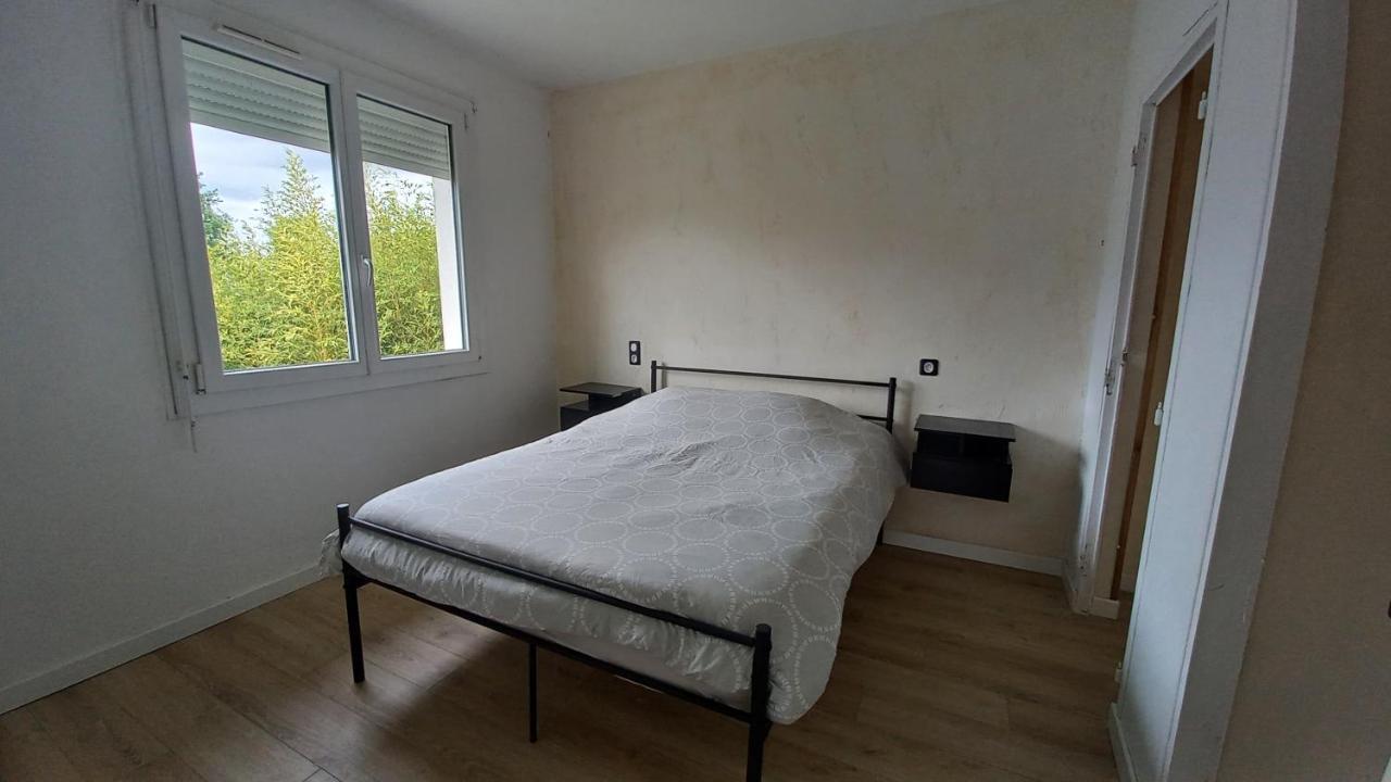 Maison Spacieuse Avec Un Terrain Casseneuil エクステリア 写真