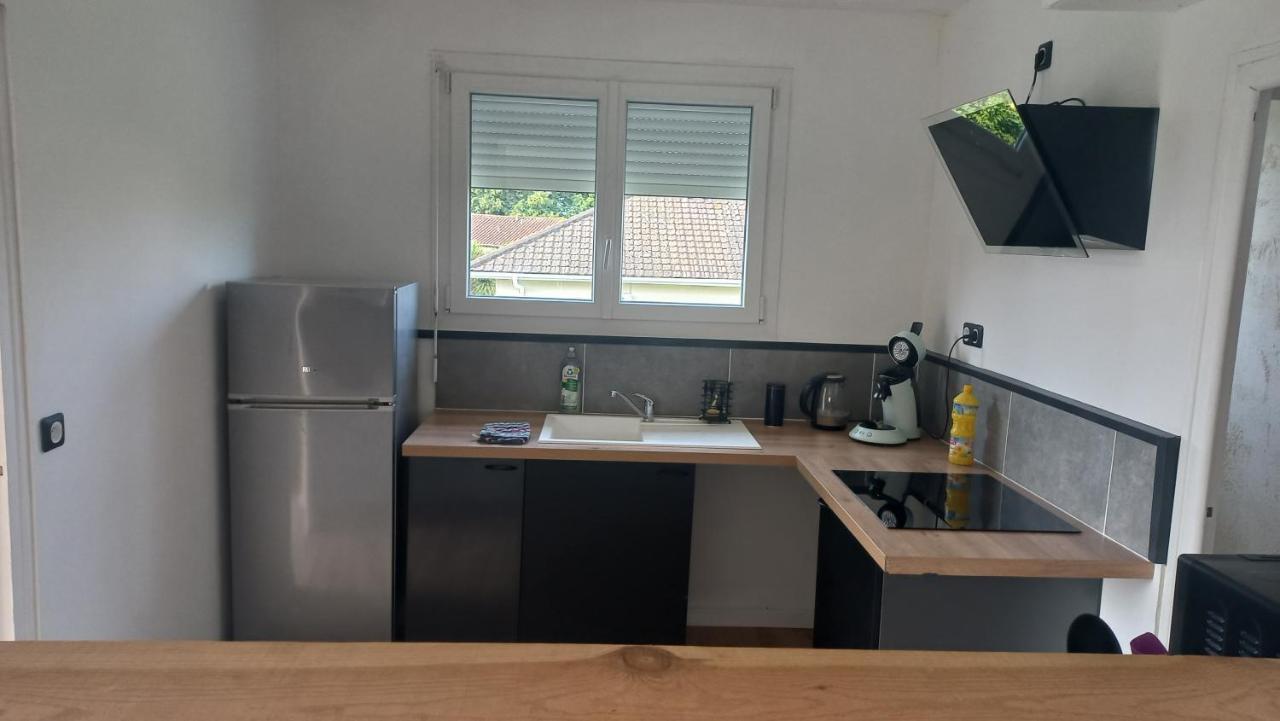 Maison Spacieuse Avec Un Terrain Casseneuil エクステリア 写真